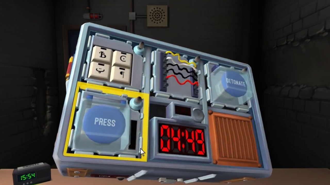 bomb disposal expert plays keep calm and nobody explodes